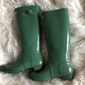Hunter boots moss green 7f private listing/trade